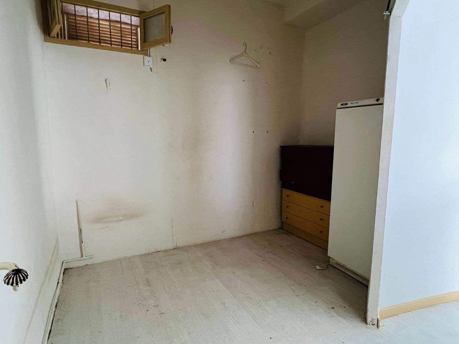 Commercial for rent in Roquetas de Mar - € 450 (Ref: 9695463)