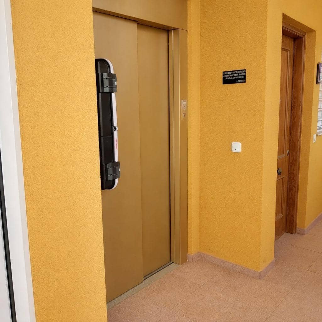 1 slaapkamer Flat te koop in Roquetas de Mar - € 89.999 (Ref: 9715024)