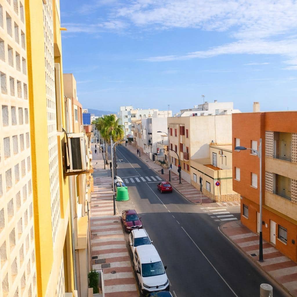 1 slaapkamer Flat te koop in Roquetas de Mar - € 89.999 (Ref: 9715024)