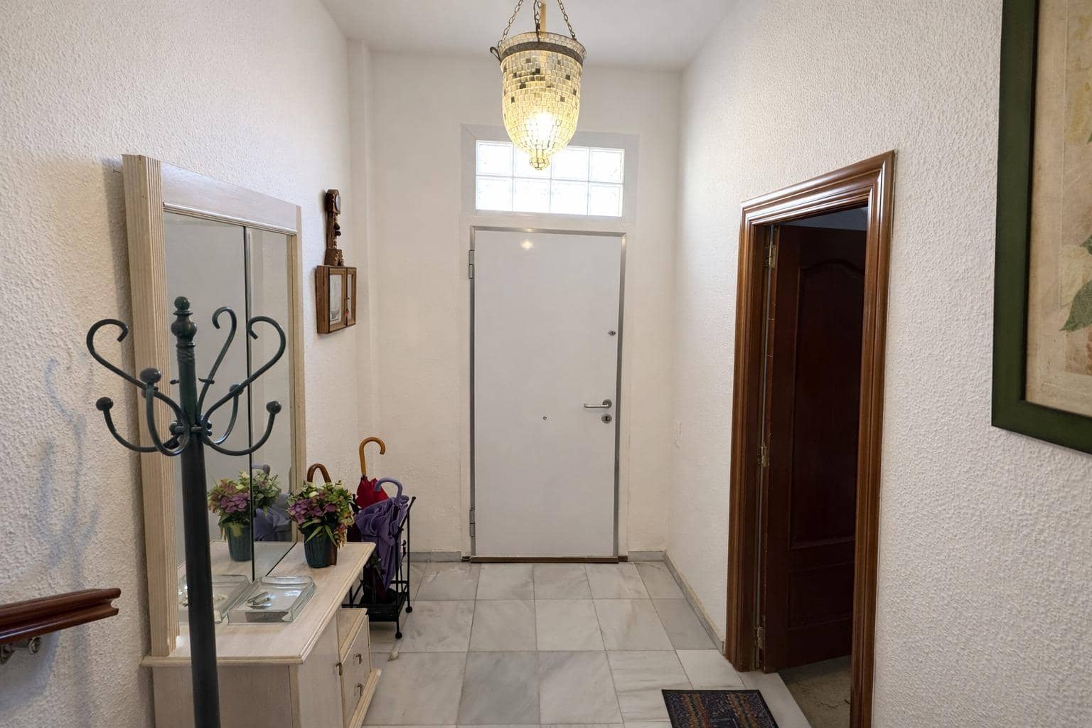 4 bedroom Apartment for sale in Roquetas de Mar with garage - € 250,000 (Ref: 9726758)