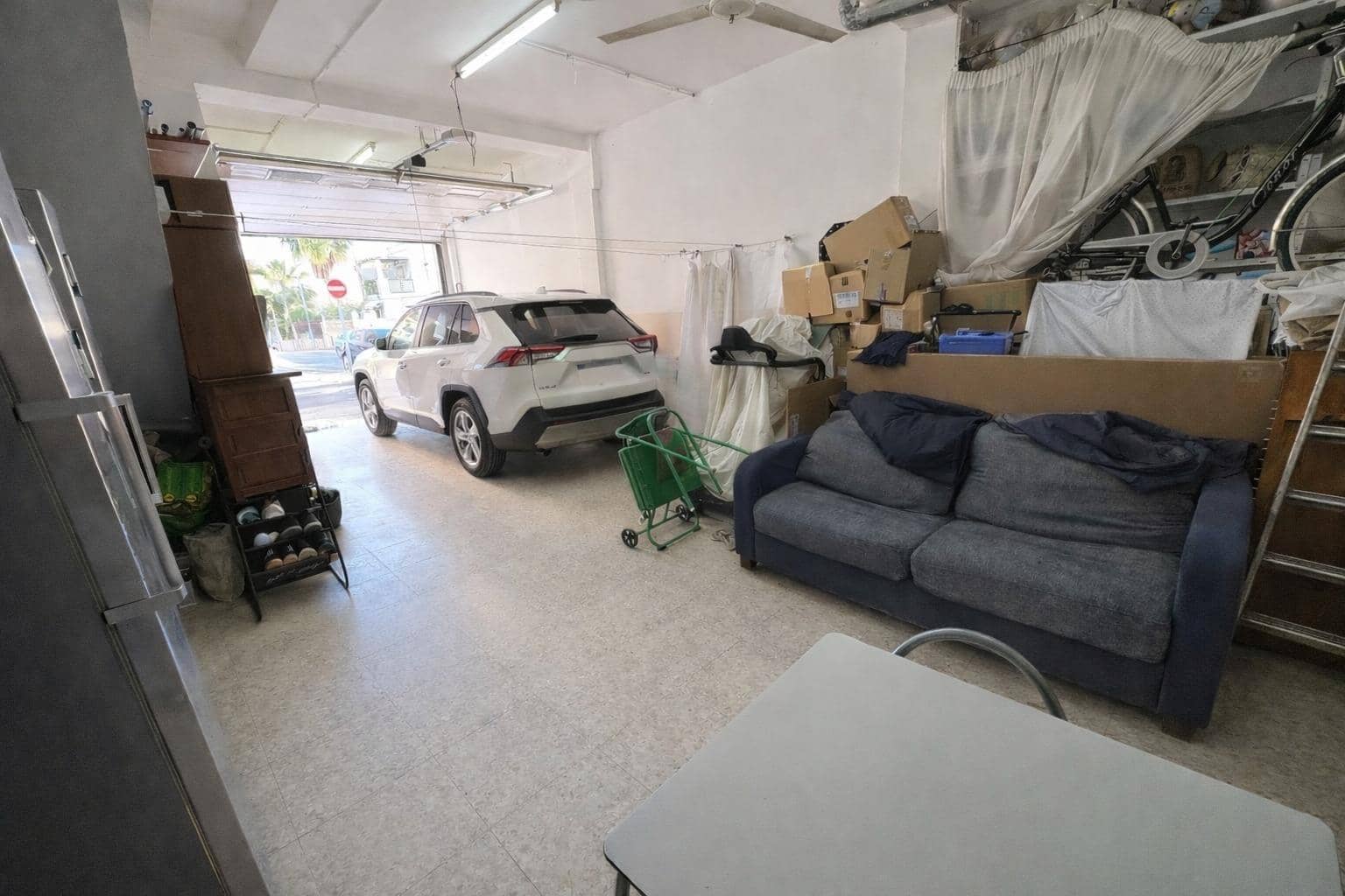 4 bedroom Apartment for sale in Roquetas de Mar with garage - € 250,000 (Ref: 9726758)