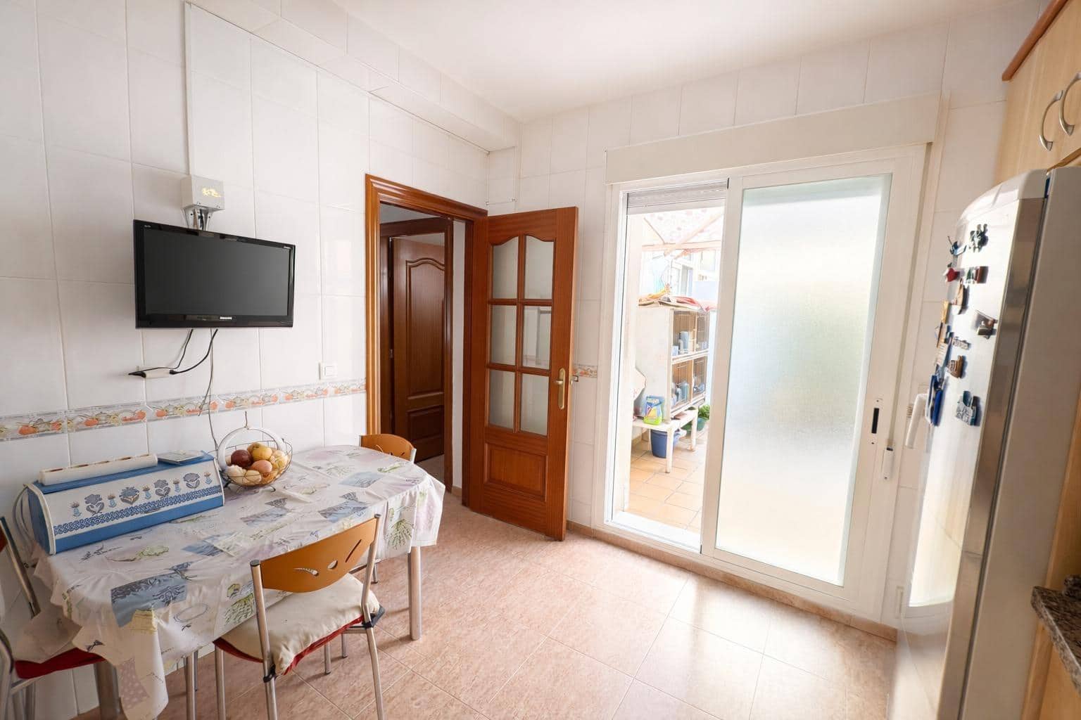 4 bedroom Apartment for sale in Roquetas de Mar with garage - € 250,000 (Ref: 9726758)