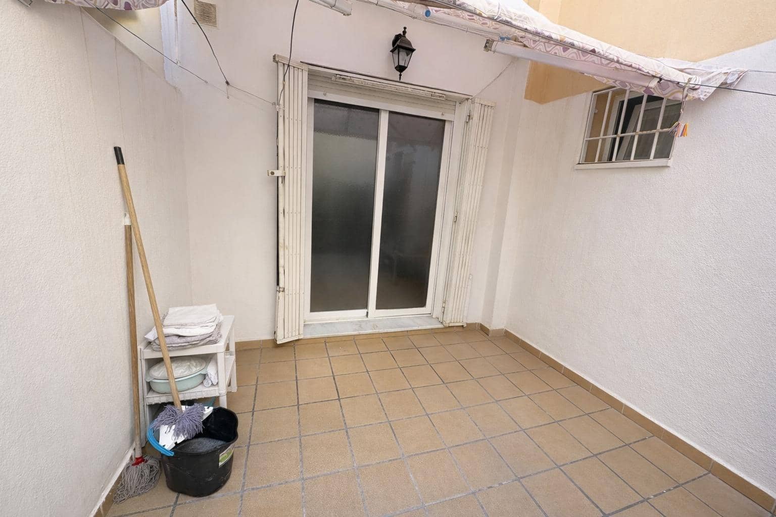 4 bedroom Apartment for sale in Roquetas de Mar with garage - € 250,000 (Ref: 9726758)