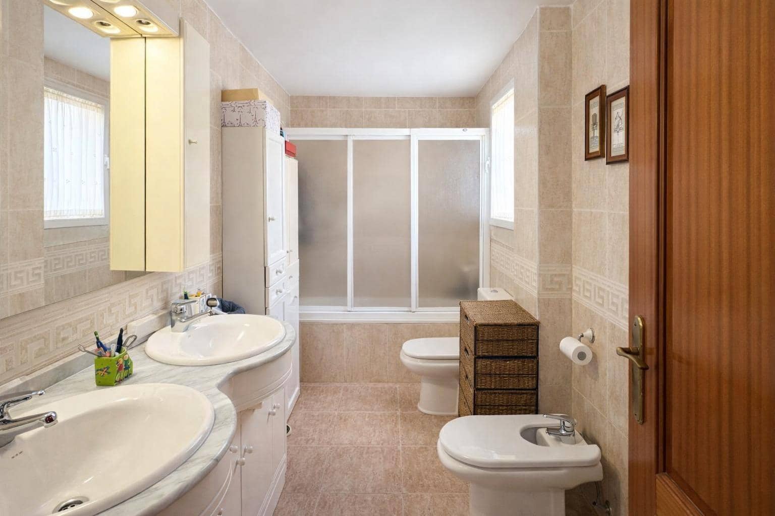 4 bedroom Apartment for sale in Roquetas de Mar with garage - € 250,000 (Ref: 9726758)