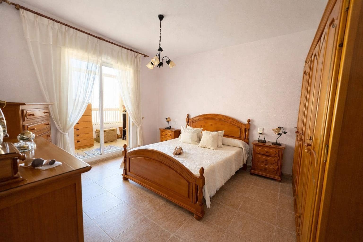 4 bedroom Apartment for sale in Roquetas de Mar with garage - € 250,000 (Ref: 9726758)