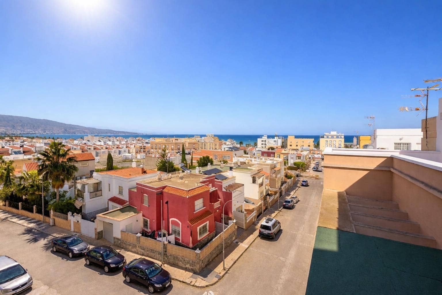 4 bedroom Apartment for sale in Roquetas de Mar with garage - € 250,000 (Ref: 9726758)
