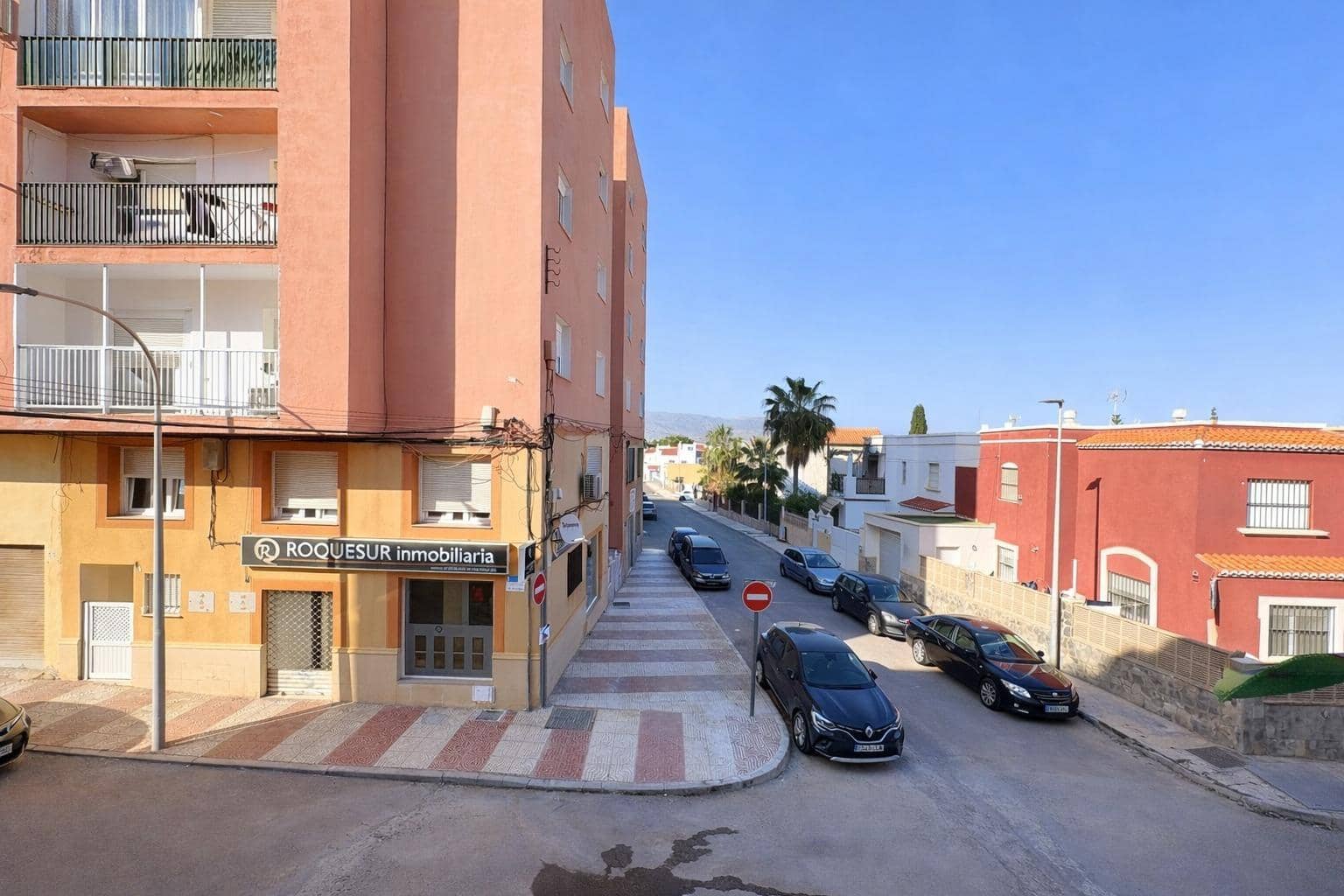 4 bedroom Apartment for sale in Roquetas de Mar with garage - € 250,000 (Ref: 9726758)