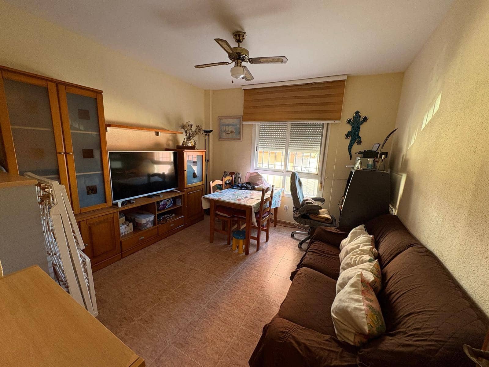 4 bedroom Apartment for sale in Roquetas de Mar with garage - € 250,000 (Ref: 9726758)