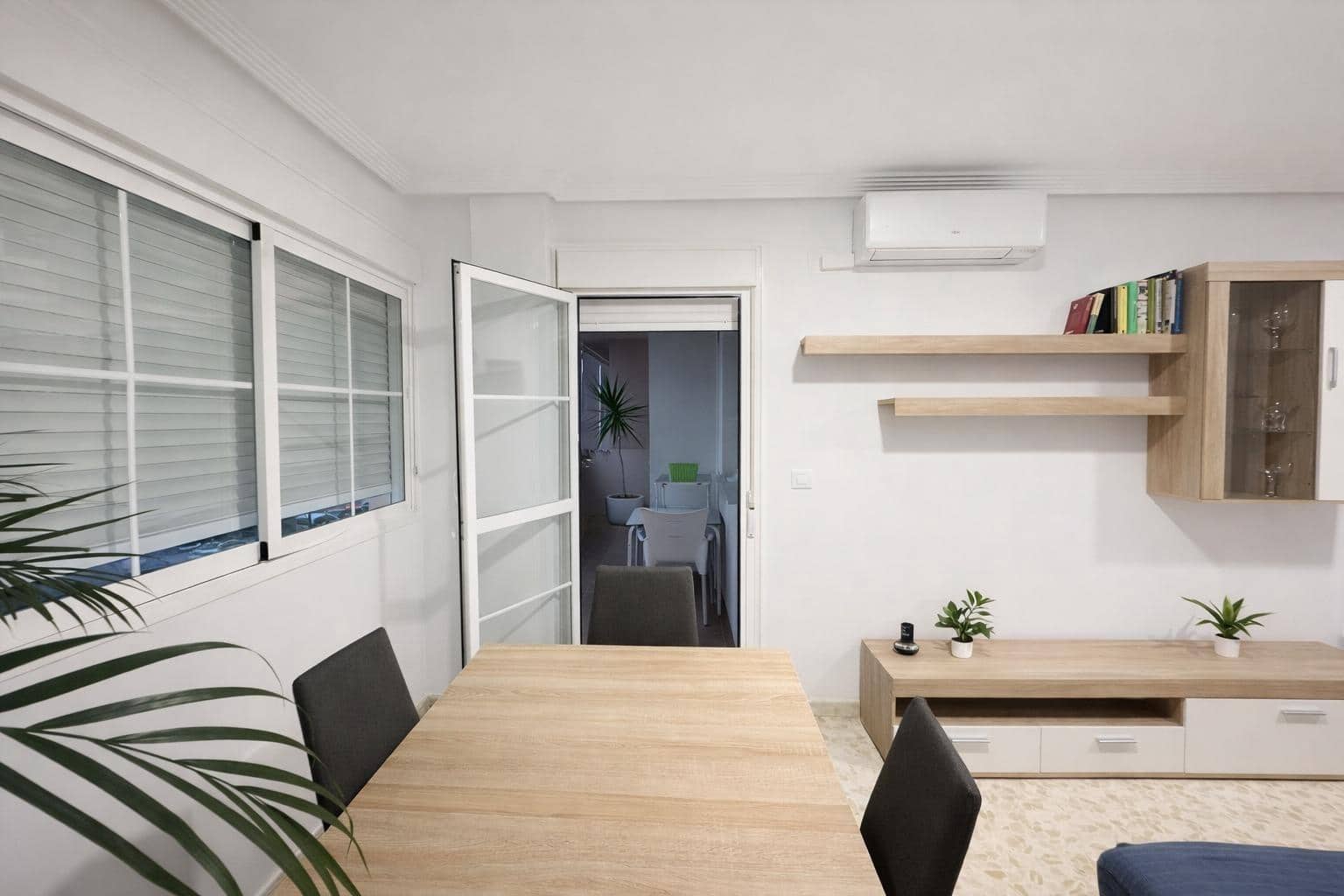 3 bedroom Flat for rent in Roquetas de Mar with garage - € 700 (Ref: 9729344)