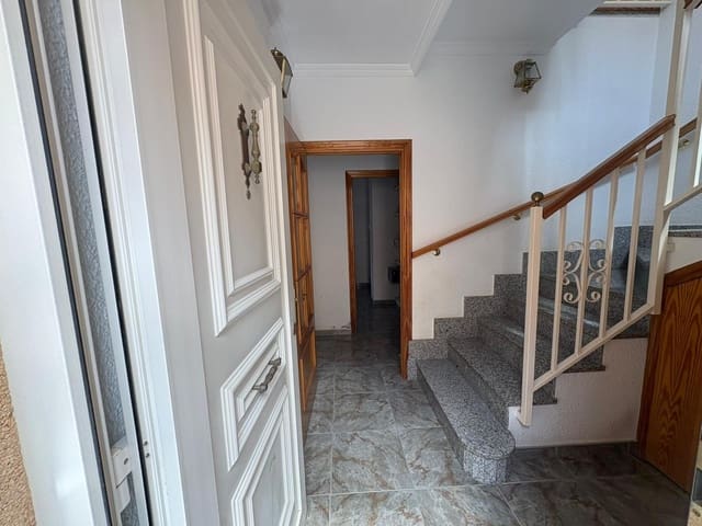 6 slaapkamer Appartement te koop in Roquetas de Mar - € 250.000 (Ref: 9735678)