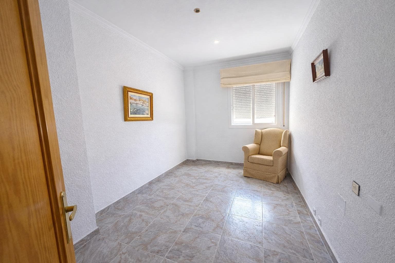 6 bedroom Apartment for sale in Roquetas de Mar - € 250,000 (Ref: 9735678)