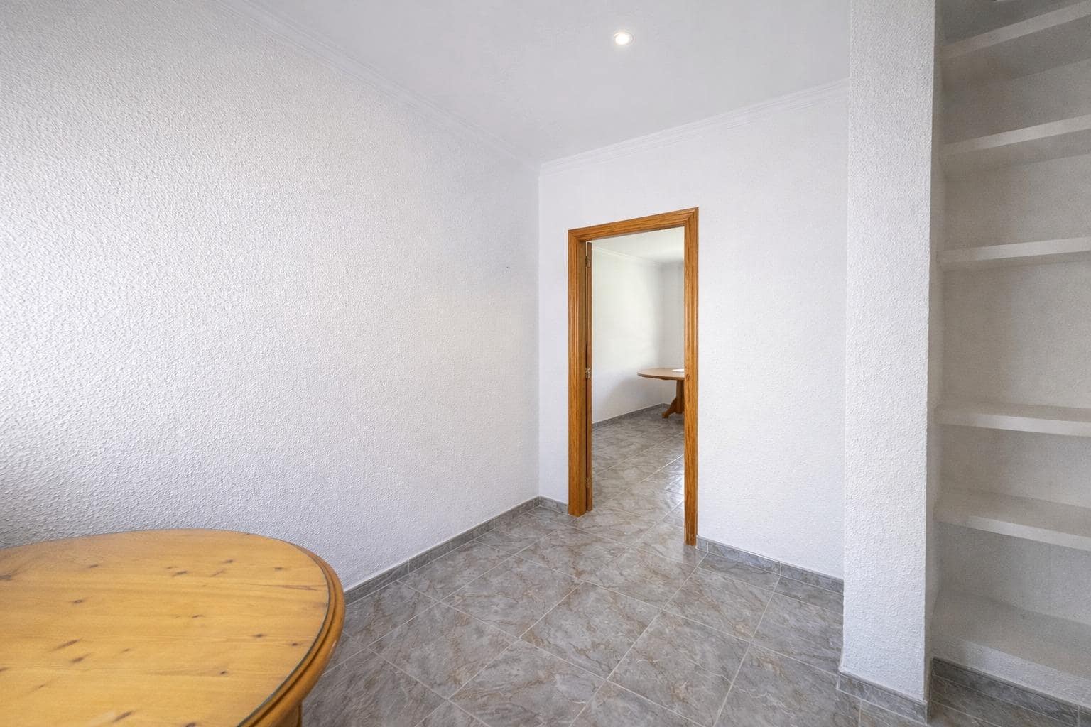 6 bedroom Apartment for sale in Roquetas de Mar - € 250,000 (Ref: 9735678)