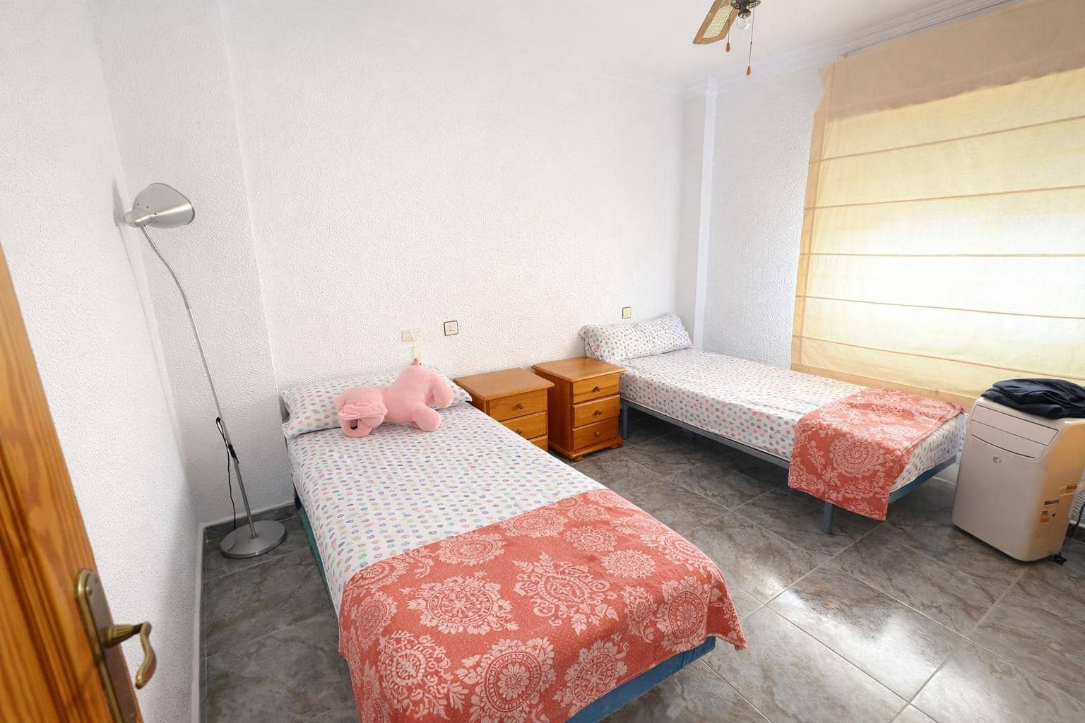 6 bedroom Apartment for sale in Roquetas de Mar - € 250,000 (Ref: 9735678)