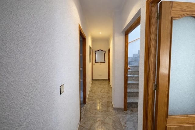 6 slaapkamer Appartement te koop in Roquetas de Mar - € 250.000 (Ref: 9735678)