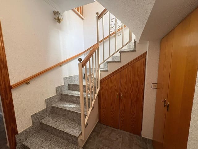 6 slaapkamer Appartement te koop in Roquetas de Mar - € 250.000 (Ref: 9735678)