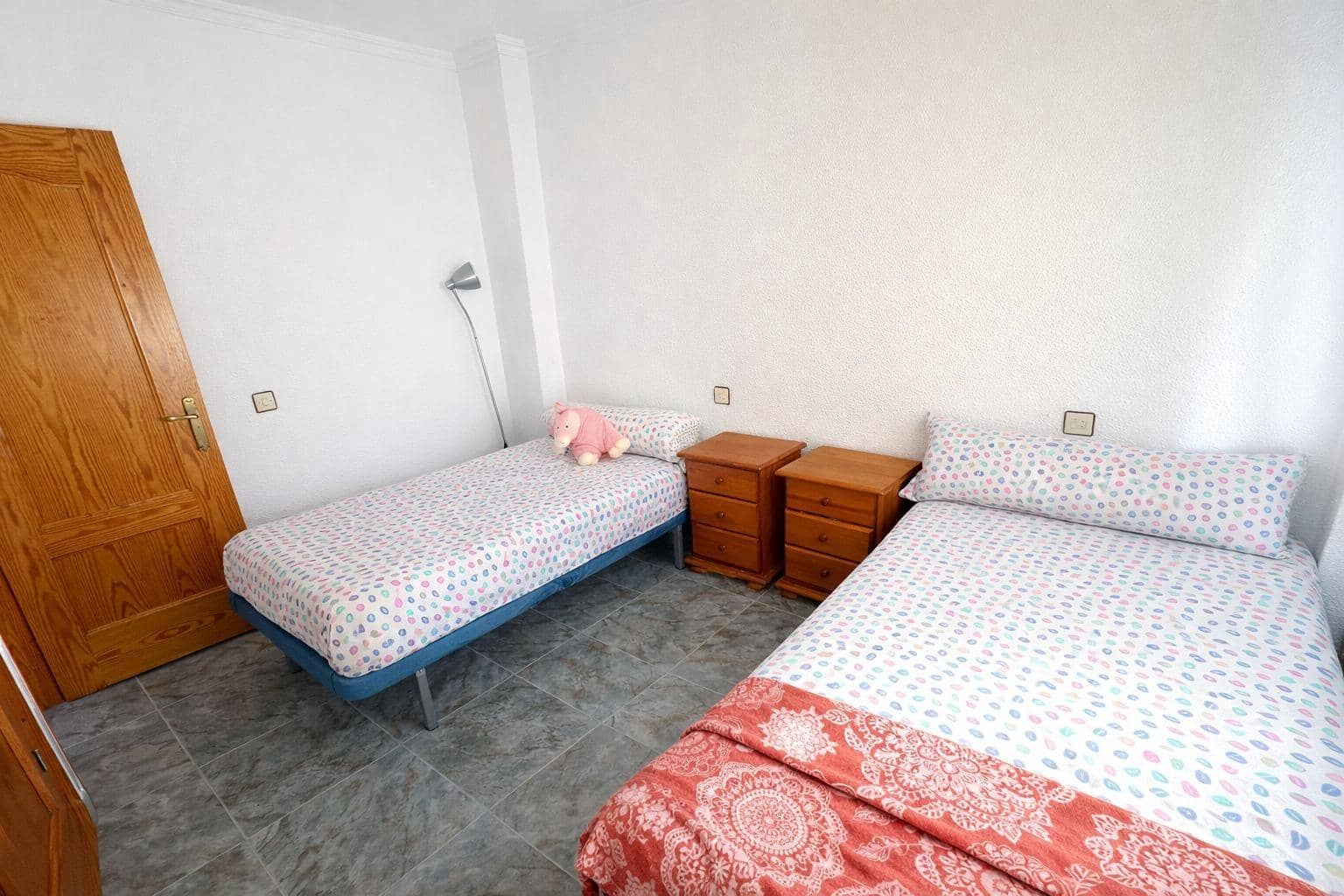 6 bedroom Apartment for sale in Roquetas de Mar - € 250,000 (Ref: 9735678)