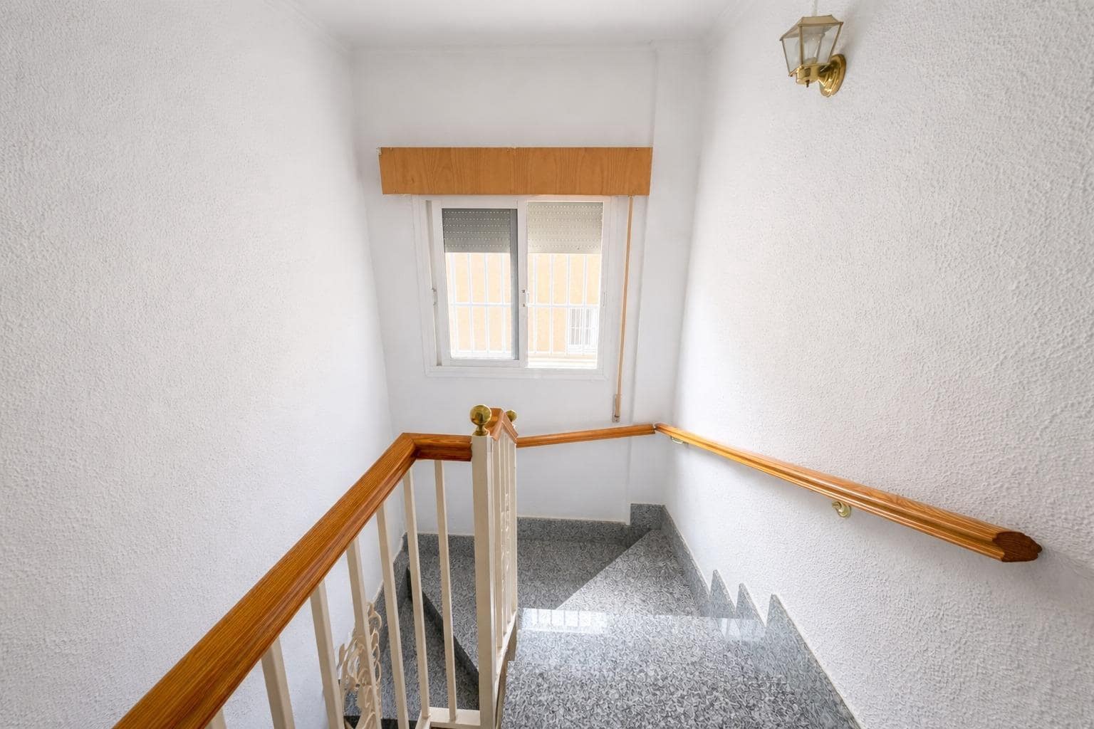 6 bedroom Apartment for sale in Roquetas de Mar - € 250,000 (Ref: 9735678)