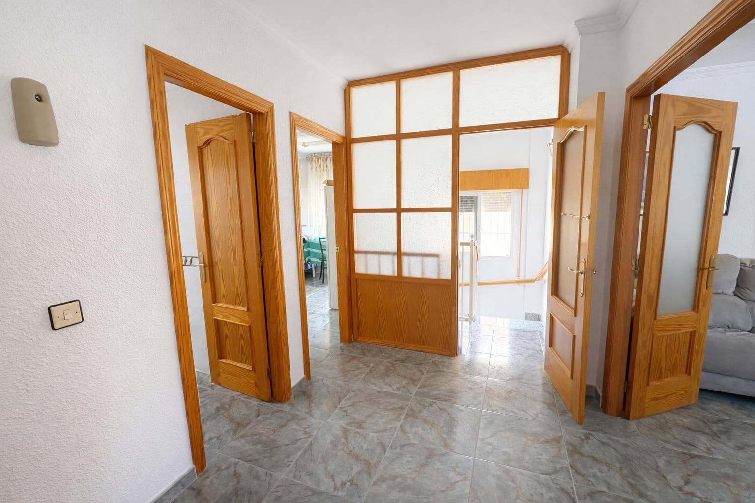 6 bedroom Apartment for sale in Roquetas de Mar - € 250,000 (Ref: 9735678)