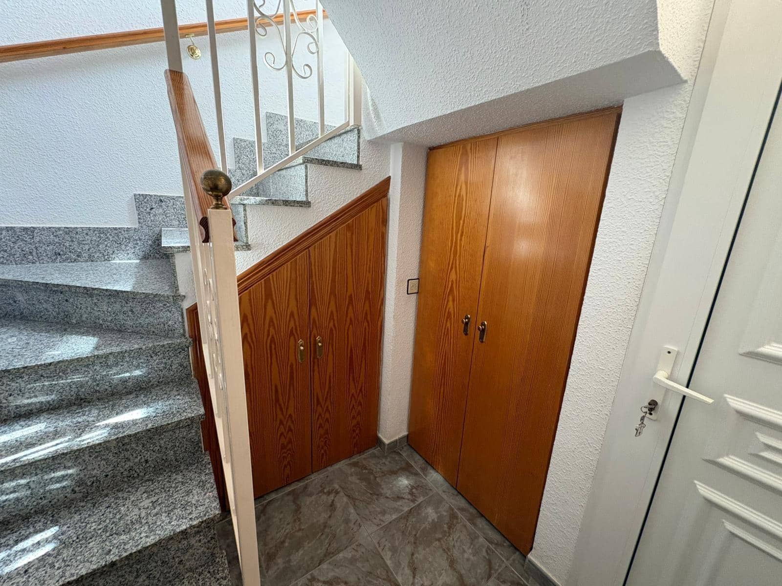 6 bedroom Apartment for sale in Roquetas de Mar - € 250,000 (Ref: 9735678)