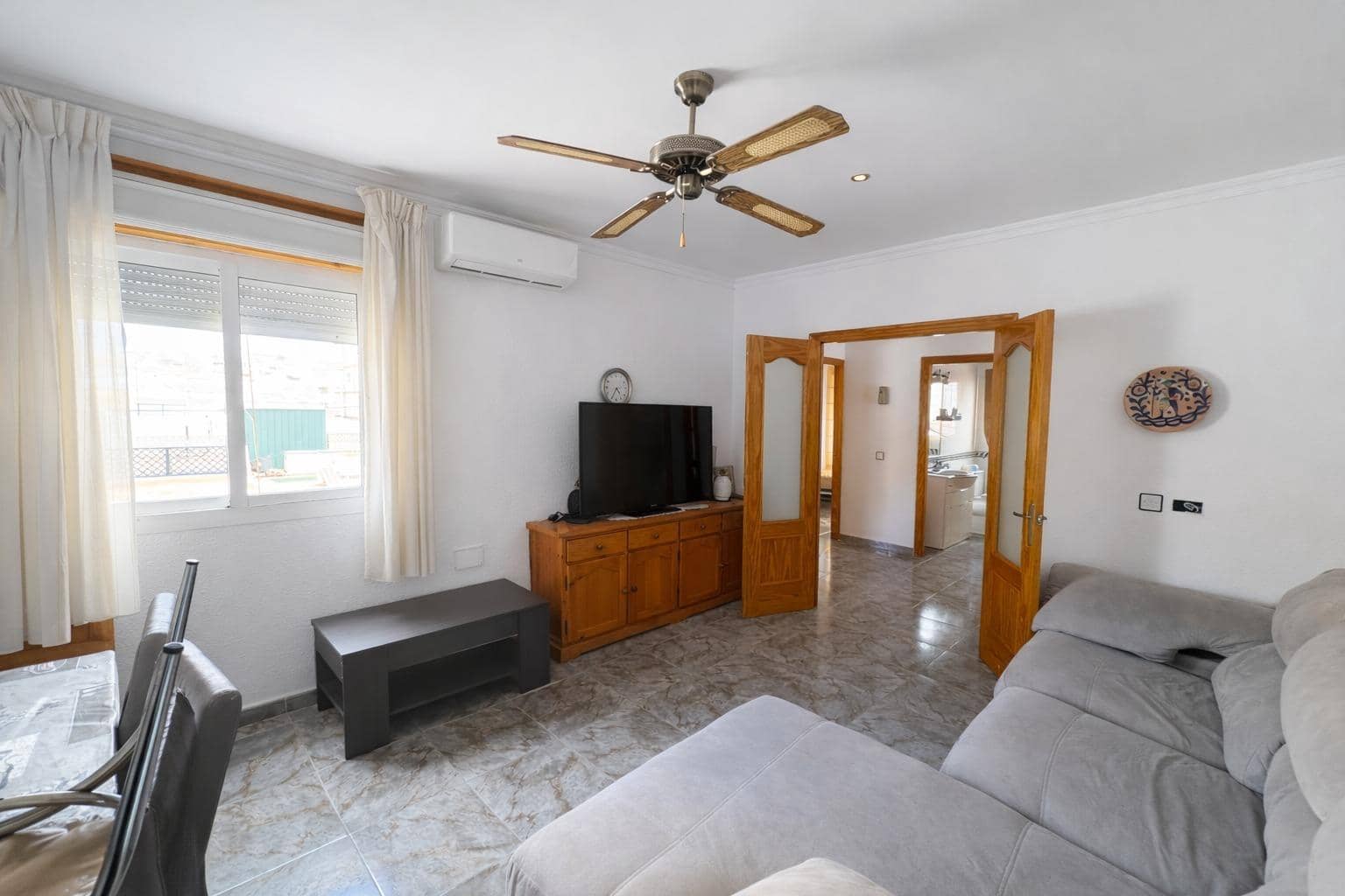 6 bedroom Apartment for sale in Roquetas de Mar - € 250,000 (Ref: 9735678)