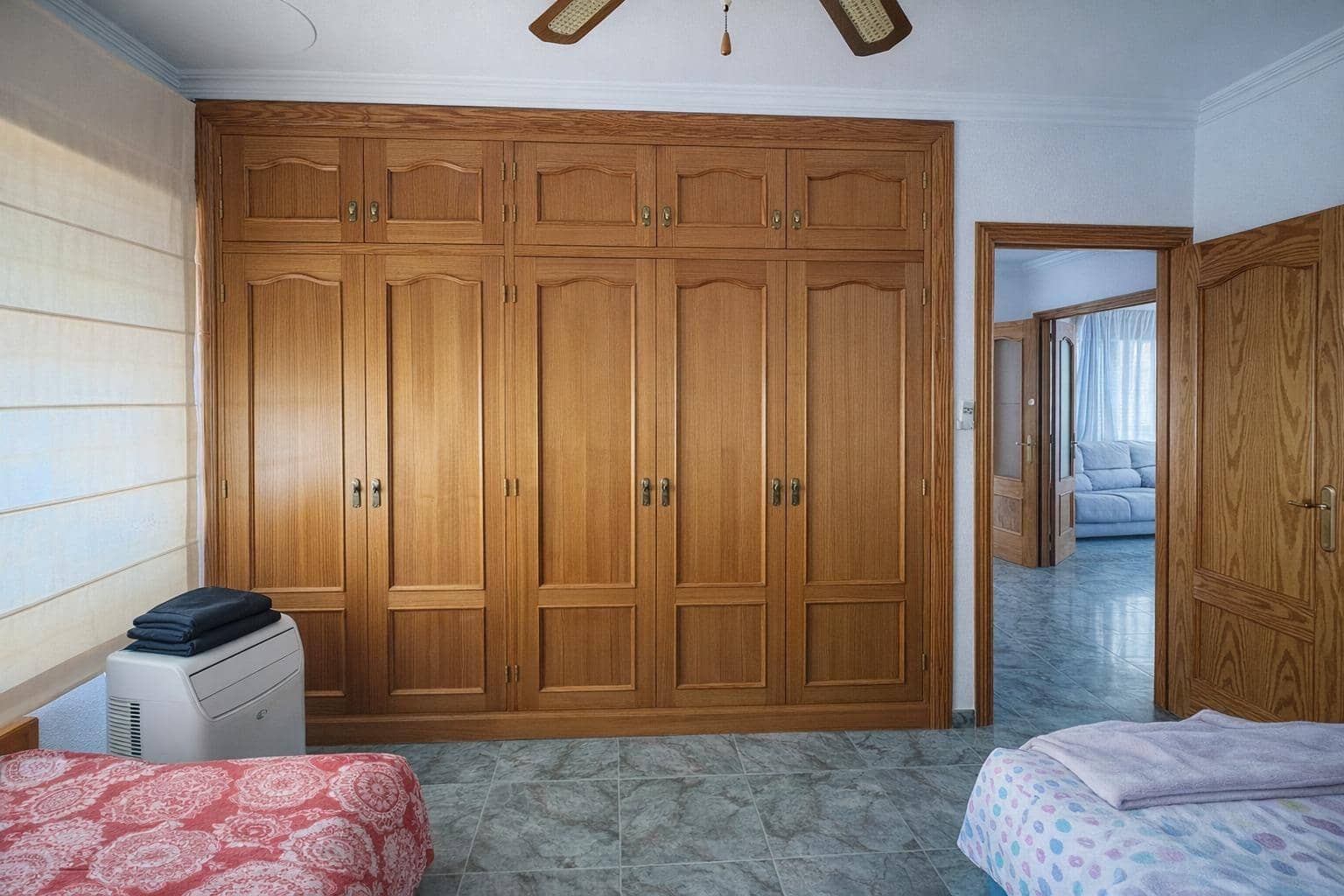 6 bedroom Apartment for sale in Roquetas de Mar - € 250,000 (Ref: 9735678)