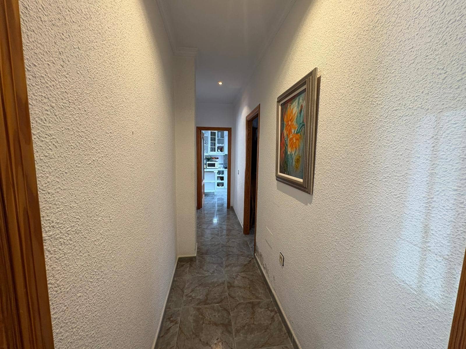 6 bedroom Apartment for sale in Roquetas de Mar - € 250,000 (Ref: 9735678)