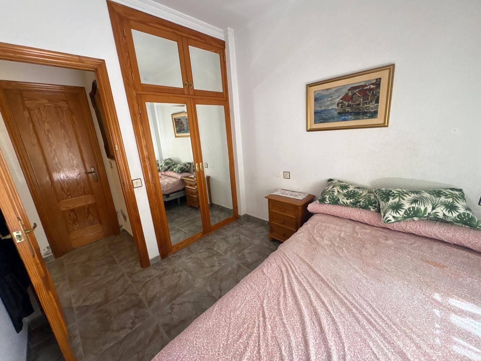 6 bedroom Apartment for sale in Roquetas de Mar - € 250,000 (Ref: 9735678)