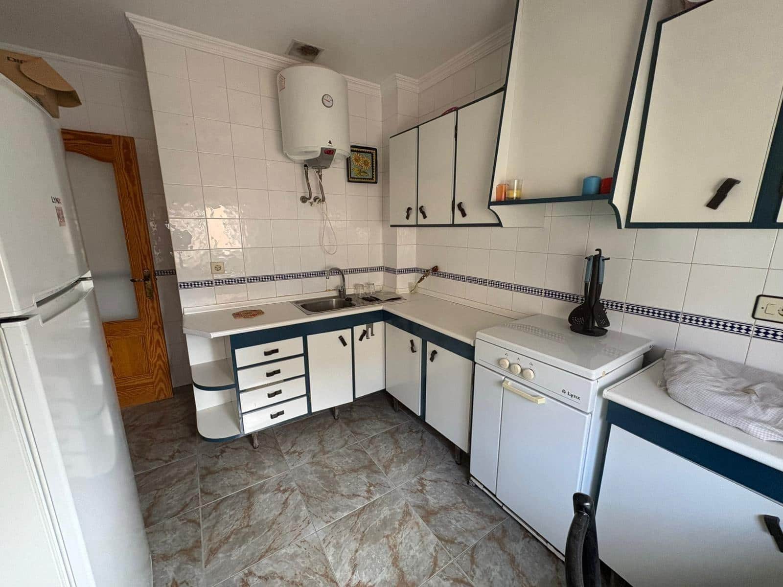 6 bedroom Apartment for sale in Roquetas de Mar - € 250,000 (Ref: 9735678)