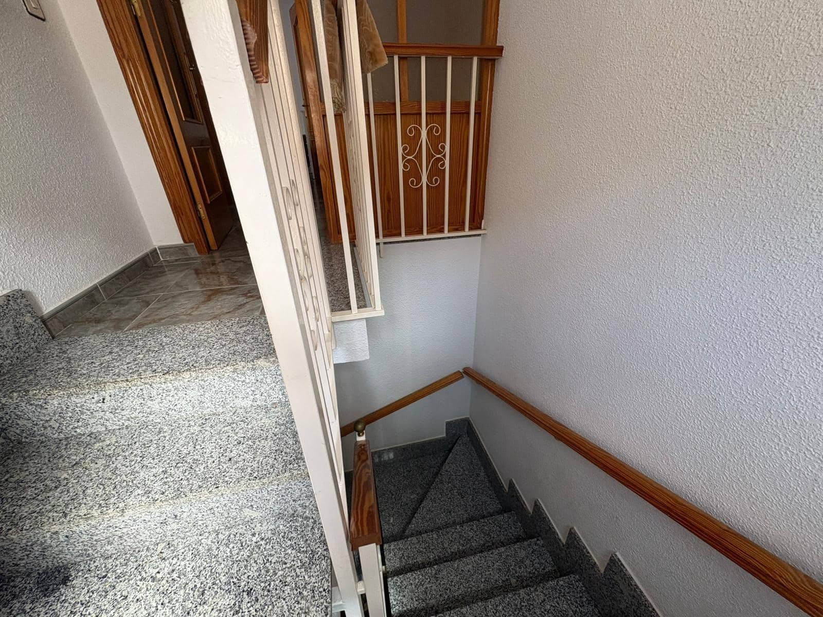 6 bedroom Apartment for sale in Roquetas de Mar - € 250,000 (Ref: 9735678)