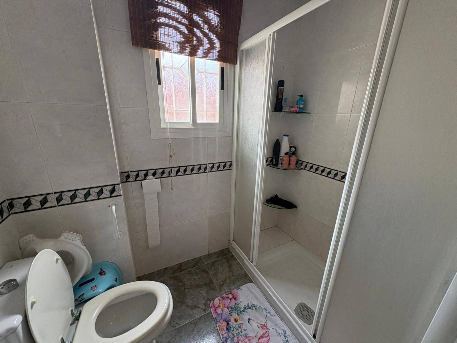 6 bedroom Apartment for sale in Roquetas de Mar - € 250,000 (Ref: 9735678)