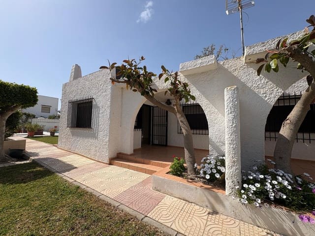 7 Zimmer Villa zu verkaufen in Roquetas de Mar mit Pool Garage - 500.000 € (Ref: 9755826)