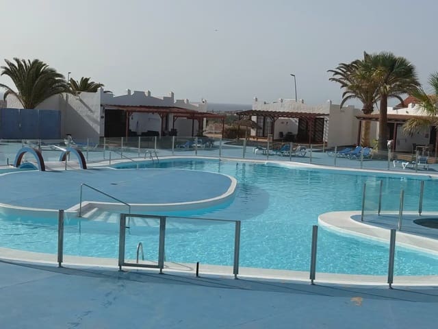 1 bedroom Flat for sale in Antigua with pool - € 180,000 (Ref: 10147416)