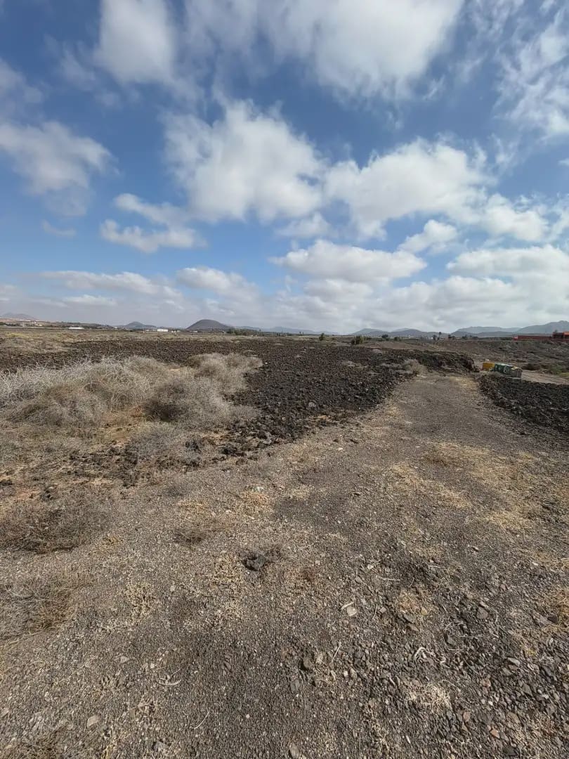 Ubebygd land til salgs i Tuineje - € 120 000 (Ref: 10165397)