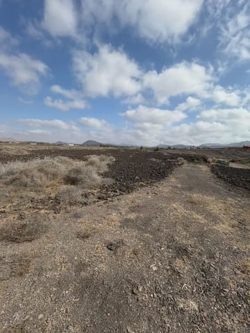 Ubebygd land til salgs i Tuineje - € 120 000 (Ref: 10165397)