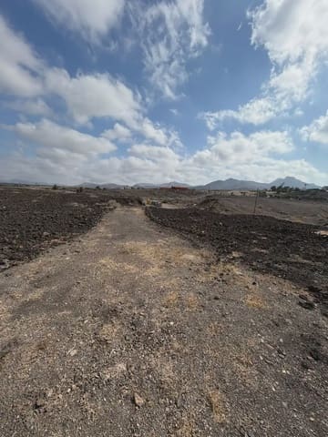 Ubebygd land til salgs i Tuineje - € 120 000 (Ref: 10165397)