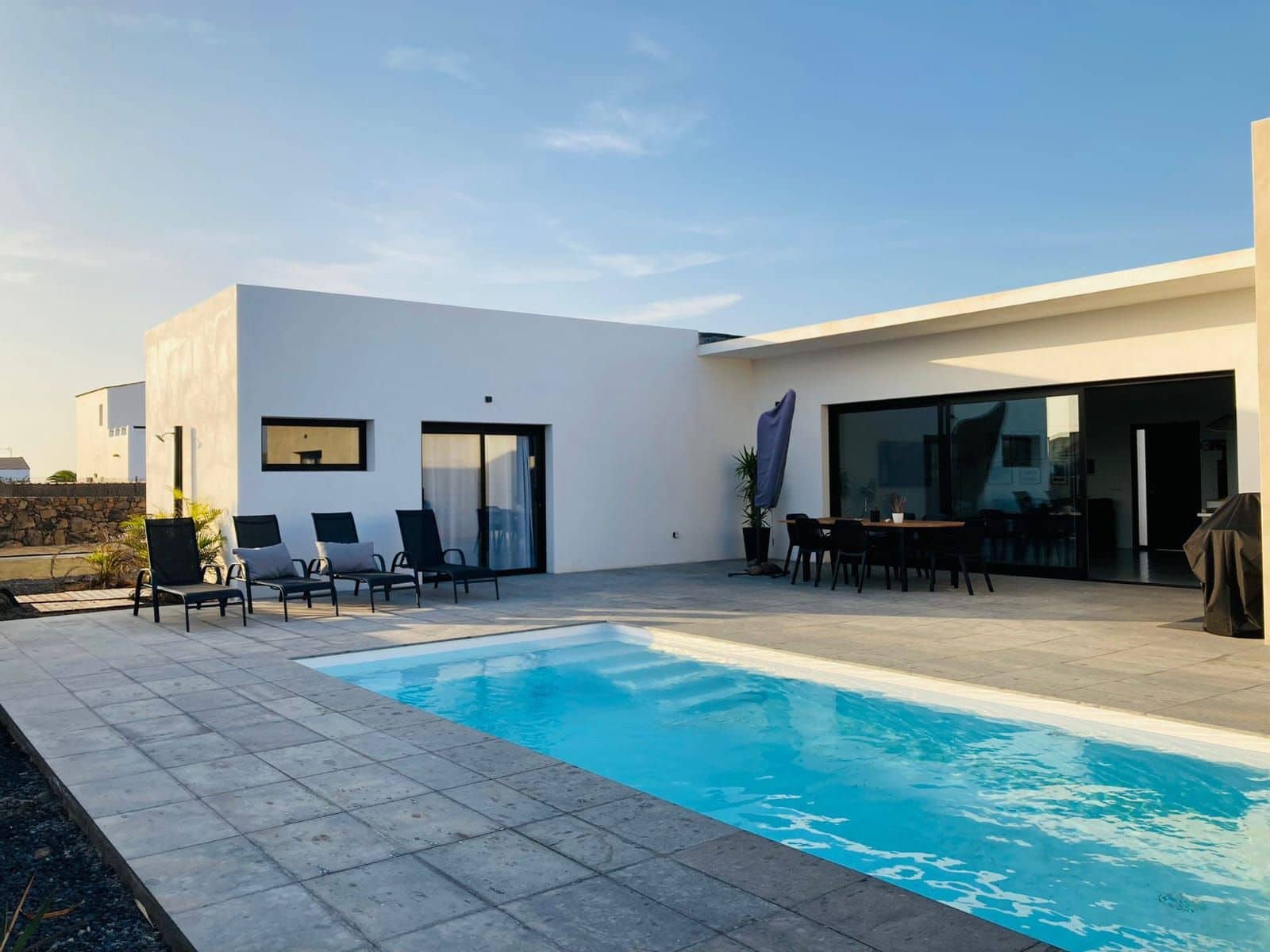 3 quarto Moradia para venda em La Oliva com piscina - 850 000 € (Ref: 8338116)