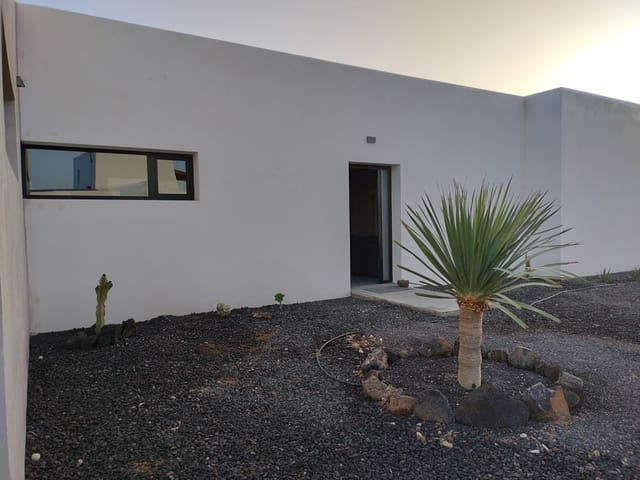 3 quarto Moradia para venda em La Oliva com piscina - 850 000 € (Ref: 8338116)