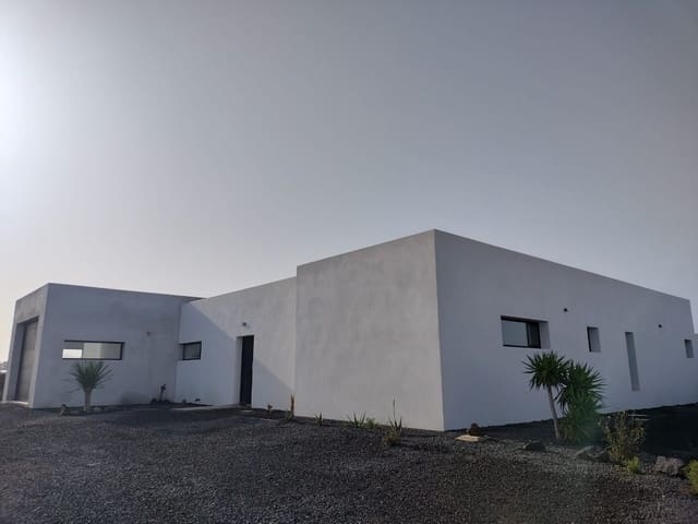 3 quarto Moradia para venda em La Oliva com piscina - 850 000 € (Ref: 8338116)