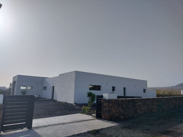 3 quarto Moradia para venda em La Oliva com piscina - 850 000 € (Ref: 8338116)