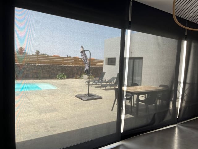 3 quarto Moradia para venda em La Oliva com piscina - 850 000 € (Ref: 8338116)