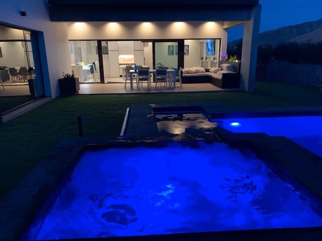 3 quarto Moradia para venda em Triquivijate, Antigua com piscina - 898 000 € (Ref: 8459136)