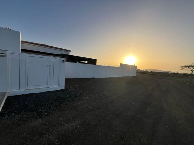 3 soveværelse Villa til salg i Tuineje med swimmingpool garage - € 529.000 (Ref: 8605760)