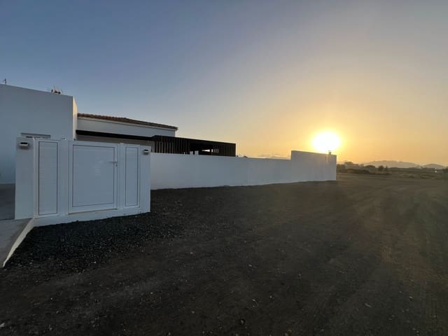 3 soveværelse Villa til salg i Tuineje med swimmingpool garage - € 529.000 (Ref: 8605760)