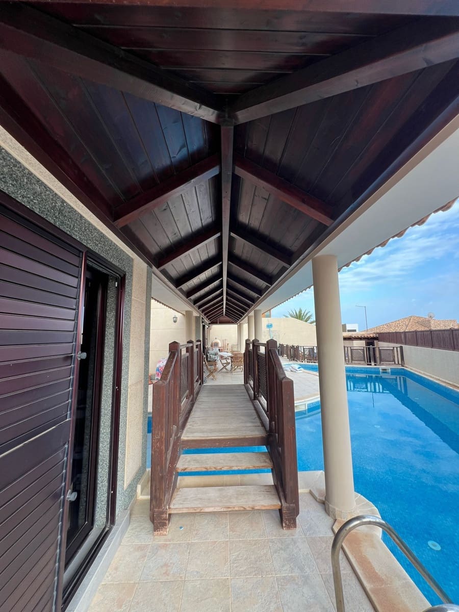 7 soveværelse Villa til salg i Puerto del Rosario med swimmingpool garage - € 850.000 (Ref: 8654167)