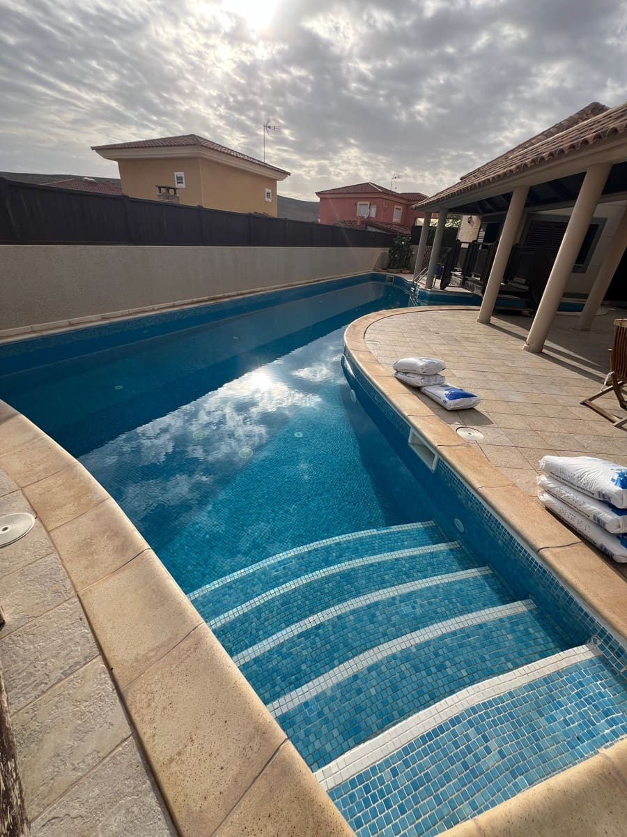 7 soveværelse Villa til salg i Puerto del Rosario med swimmingpool garage - € 850.000 (Ref: 8654167)