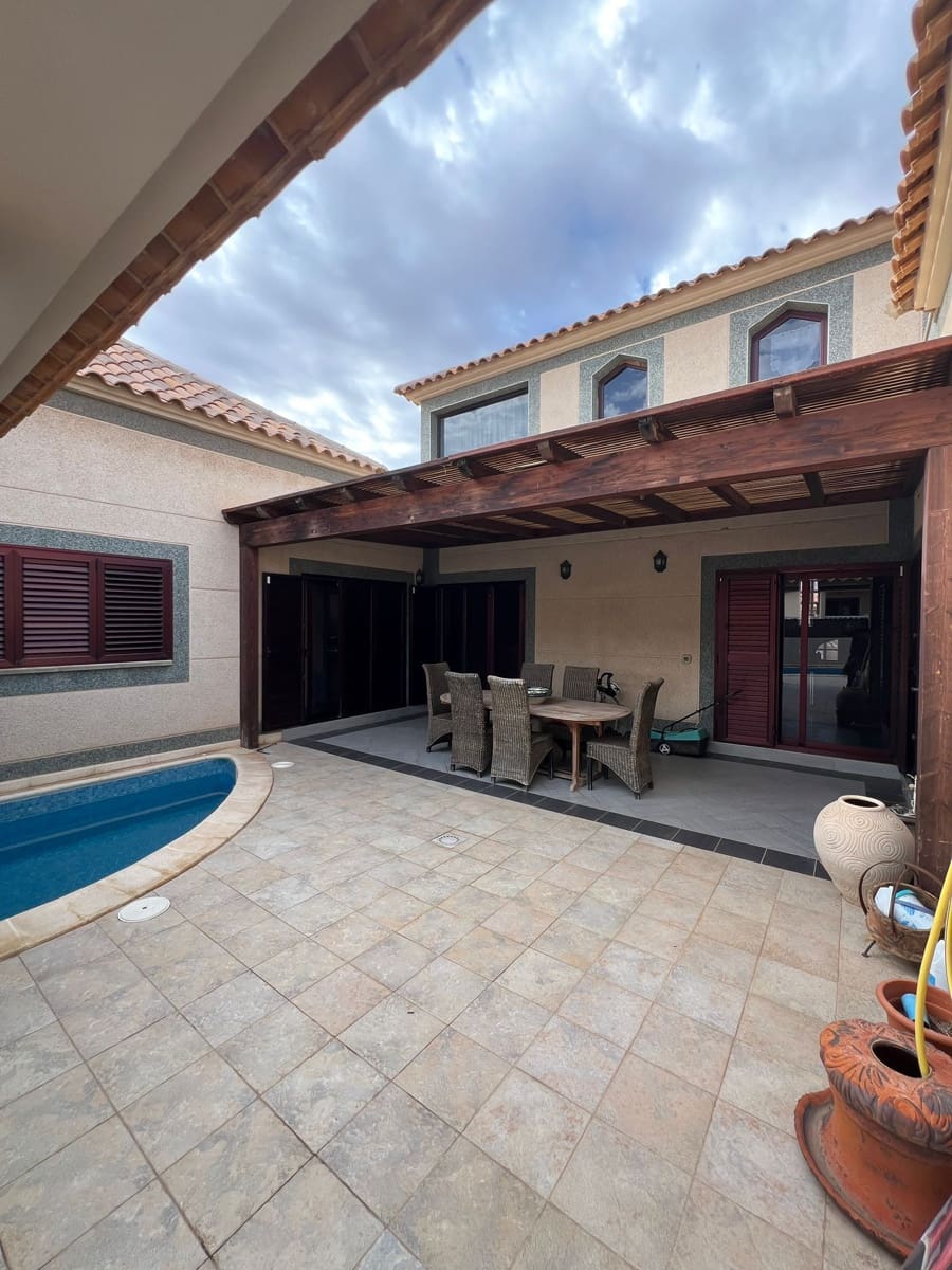 7 soveværelse Villa til salg i Puerto del Rosario med swimmingpool garage - € 850.000 (Ref: 8654167)