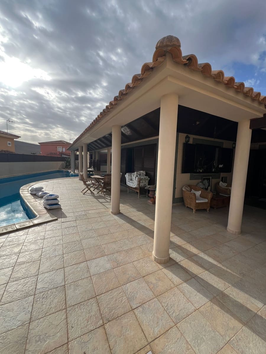 7 soveværelse Villa til salg i Puerto del Rosario med swimmingpool garage - € 850.000 (Ref: 8654167)