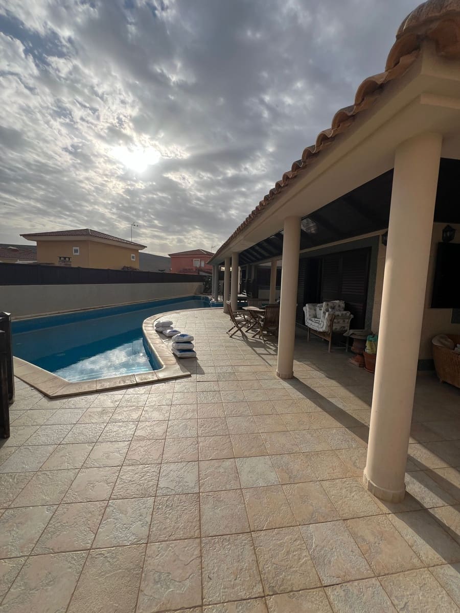 7 soveværelse Villa til salg i Puerto del Rosario med swimmingpool garage - € 850.000 (Ref: 8654167)