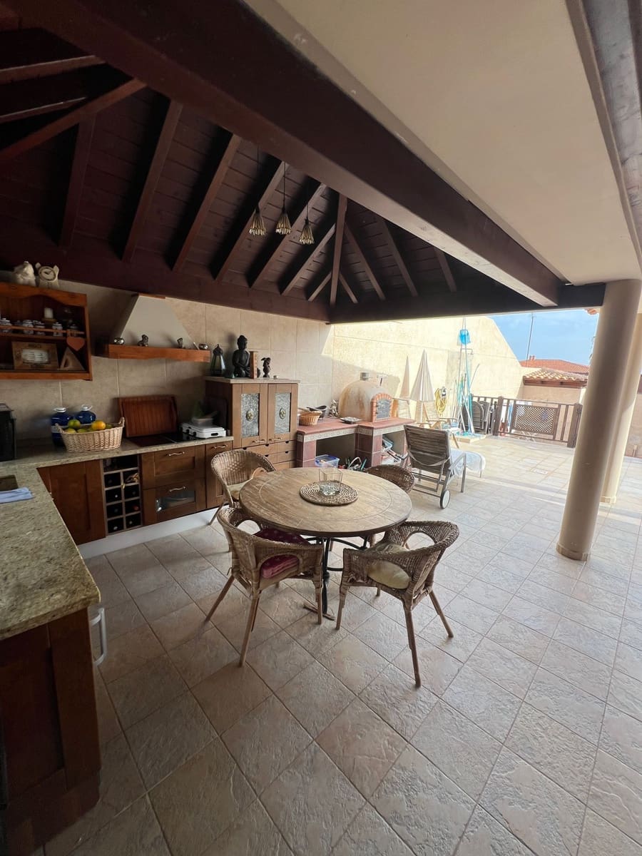 7 soveværelse Villa til salg i Puerto del Rosario med swimmingpool garage - € 850.000 (Ref: 8654167)