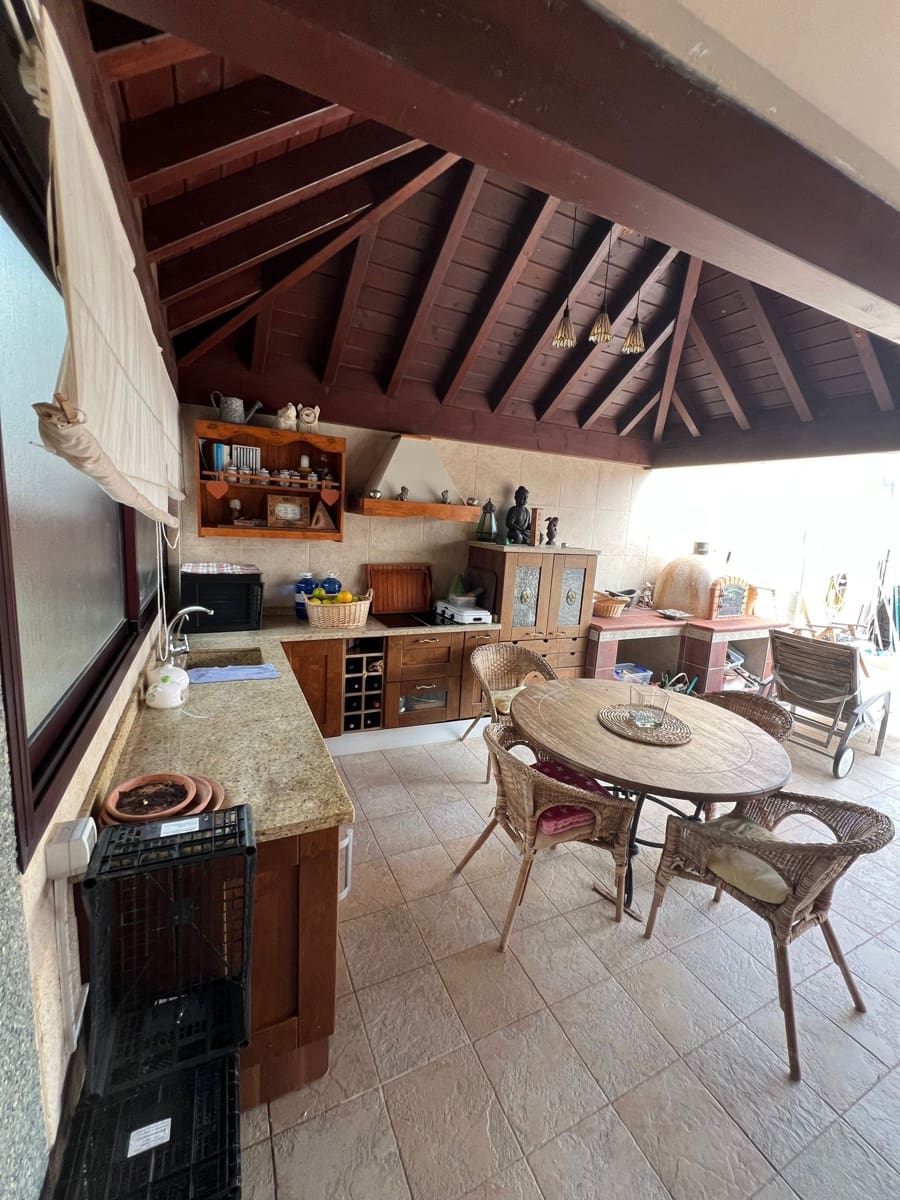 7 soveværelse Villa til salg i Puerto del Rosario med swimmingpool garage - € 850.000 (Ref: 8654167)